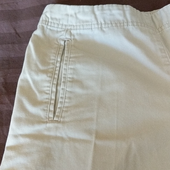 Izod 100% cotton beige shorts - Picture 2 of 4